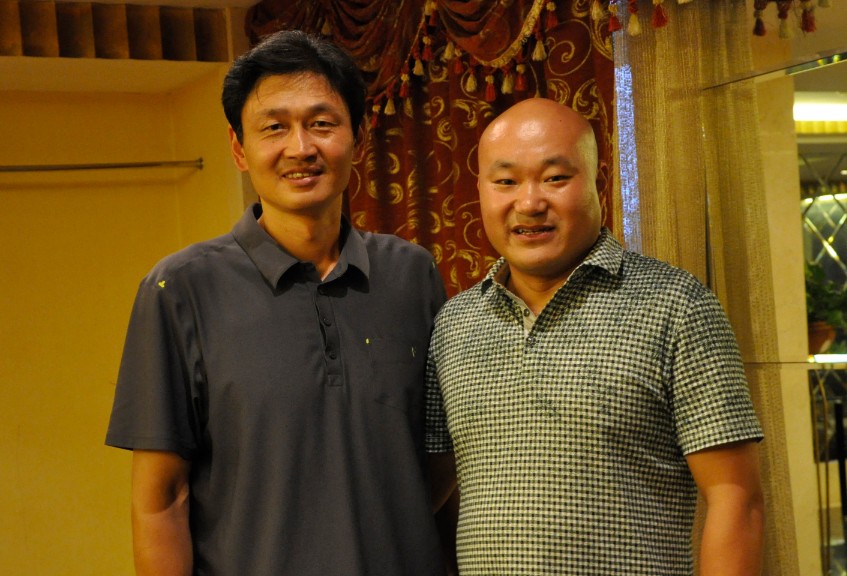 陈秘书长与孟令忠教授合影留念 陈秘书长与孟令忠教授合影留念